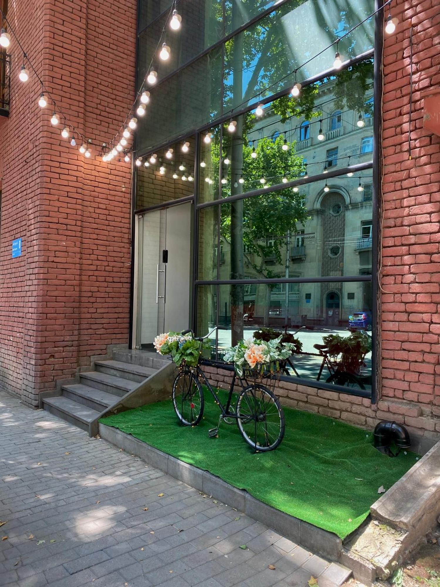 Queen Hostel Tbilisi ภายนอก รูปภาพ