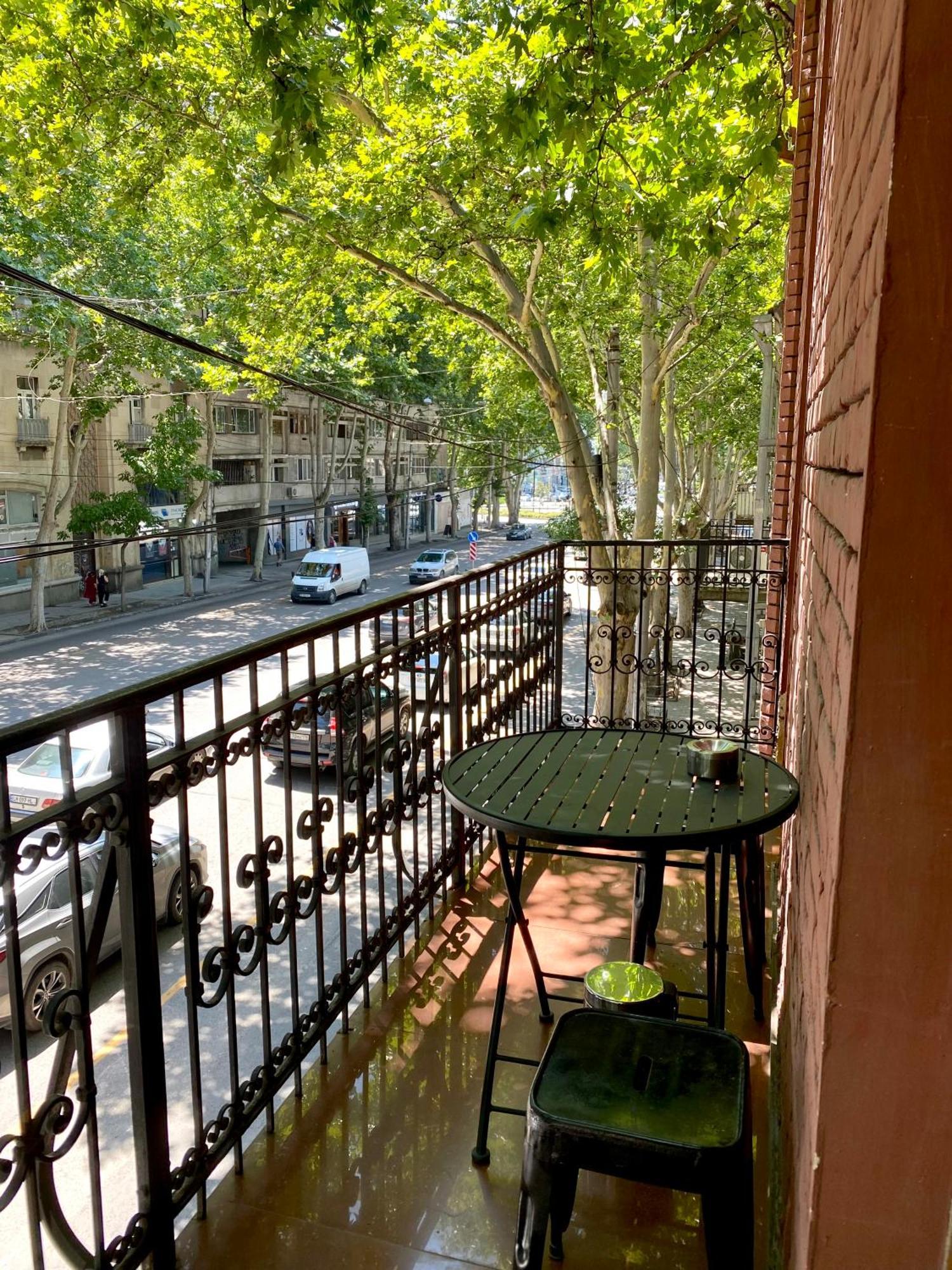 Queen Hostel Tbilisi ภายนอก รูปภาพ